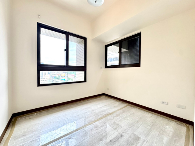 五股買房賣屋快樂王國邊間三房車,新北市五股區成洲五路