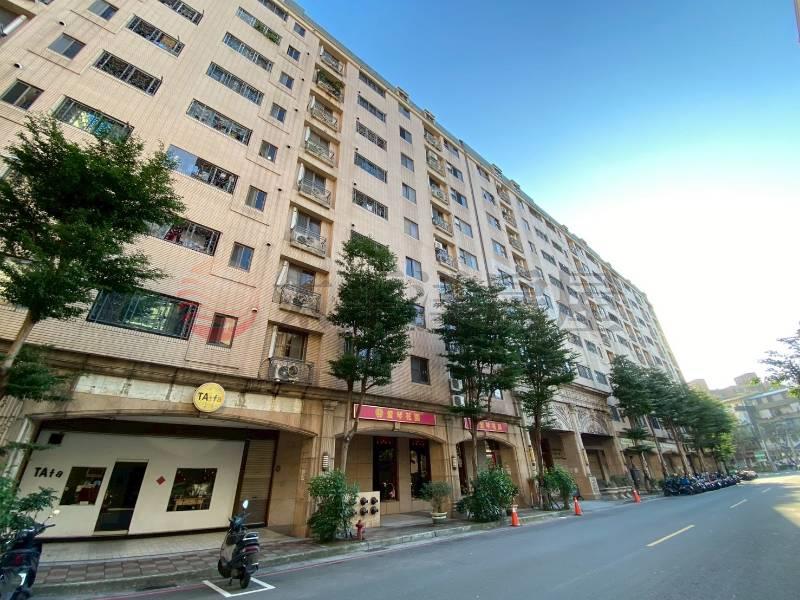 泰山買房賣屋18甲方正大4房平面車位,新北市泰山區仁德路