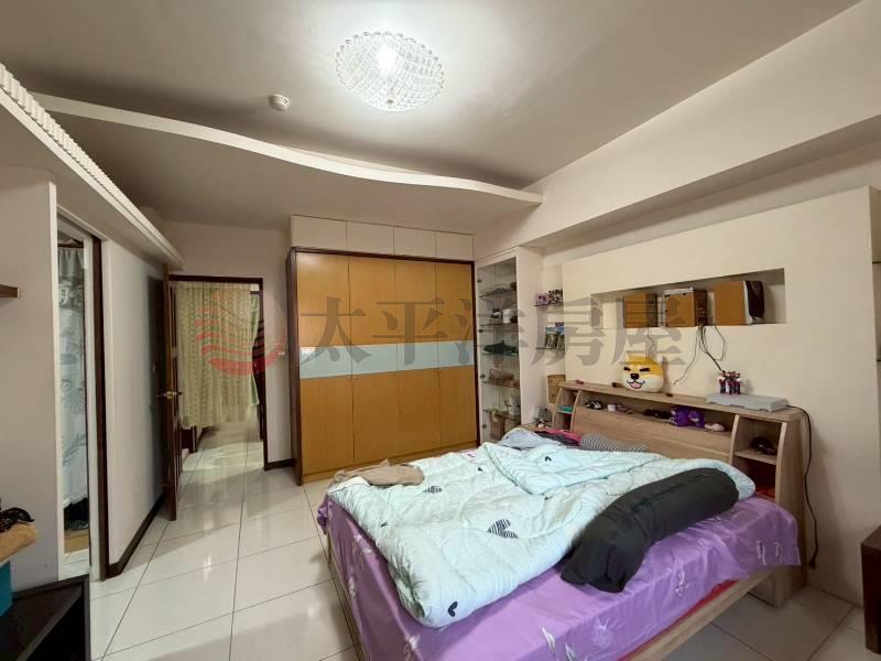 泰山買房賣屋18甲方正大4房平面車位,新北市泰山區仁德路