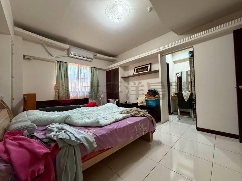 泰山買房賣屋18甲方正大4房平面車位,新北市泰山區仁德路