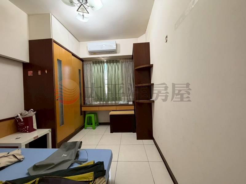 泰山買房賣屋18甲方正大4房平面車位,新北市泰山區仁德路