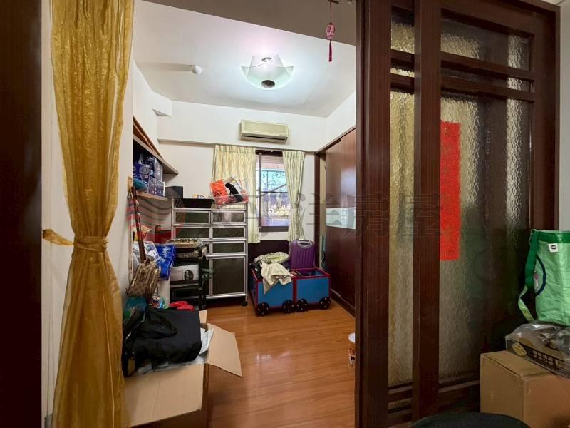 泰山買房賣屋18甲方正大4房平面車位,新北市泰山區仁德路