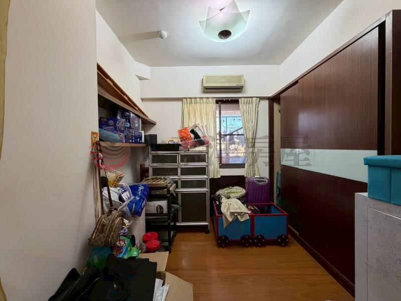 泰山買房賣屋18甲方正大4房平面車位,新北市泰山區仁德路