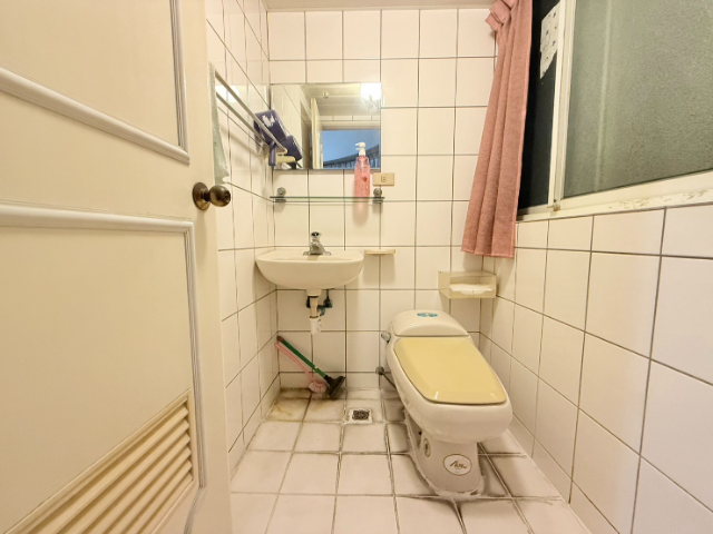 五股買房賣屋新蘆洲大空間電梯五房車,新北市五股區天乙路