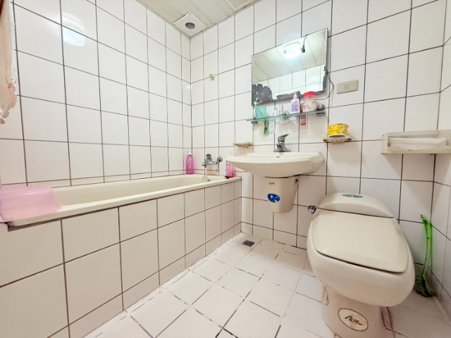 五股買房賣屋新蘆洲大空間電梯五房車,新北市五股區天乙路