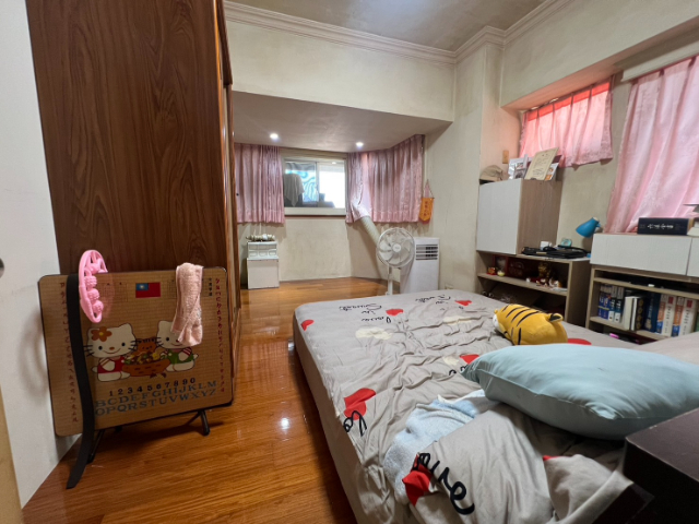 五股買房賣屋低公設稀有釋出三房,新北市五股區成泰路四段