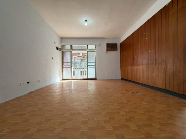 泰山買房賣屋18甲旁低樓層三面採光大三房,新北市泰山區辭修路