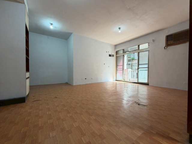 泰山買房賣屋18甲旁低樓層三面採光大三房,新北市泰山區辭修路