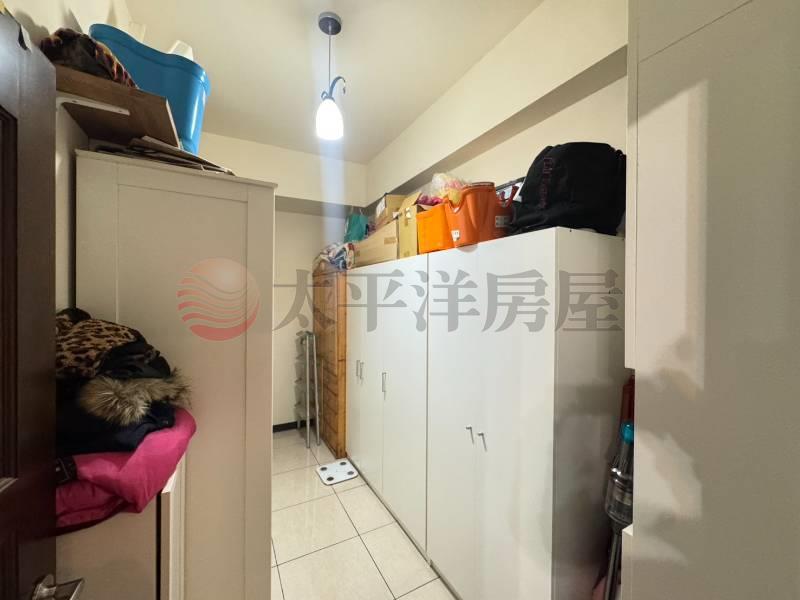 泰山買房賣屋次頂樓學區金典四房車,新北市泰山區明志路二段