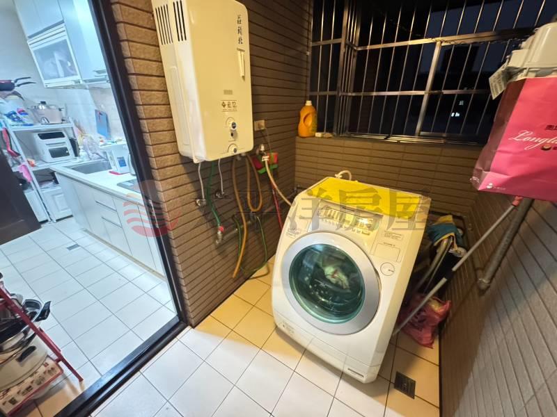 泰山買房賣屋次頂樓學區金典四房車,新北市泰山區明志路二段