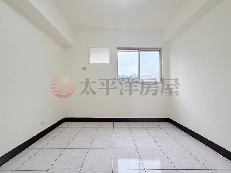 泰山買房賣屋18甲旁學府大戶四房車,新北市泰山區民生路