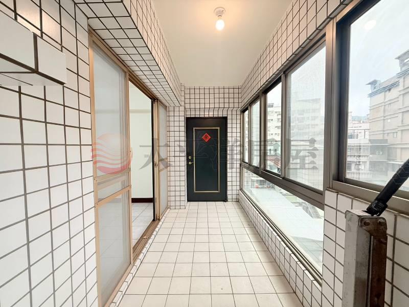 泰山買房賣屋18甲旁學府大戶四房車,新北市泰山區民生路