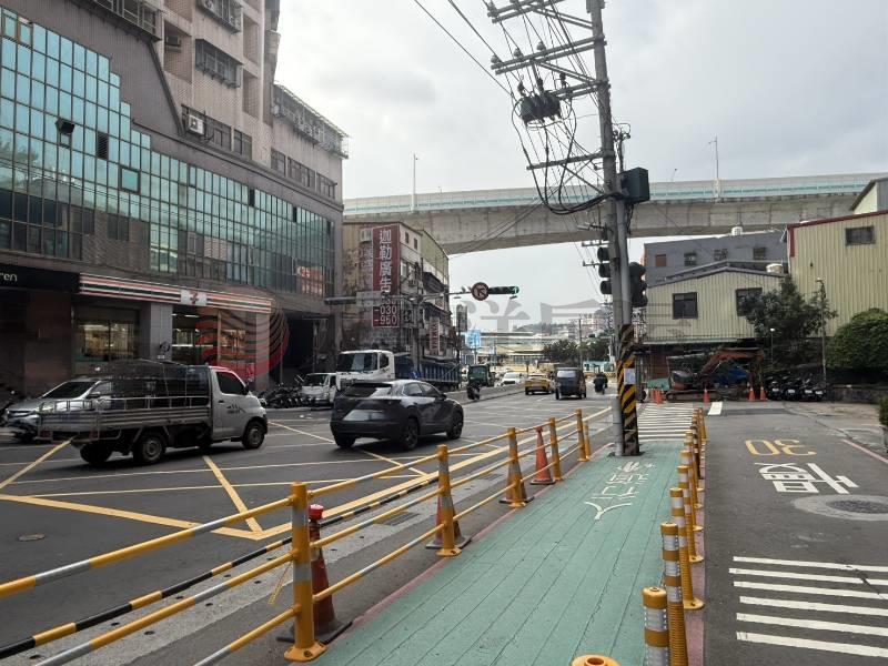 五股買房首購族溫馨景觀屋平車(工業用),新北市五股區成泰路四段