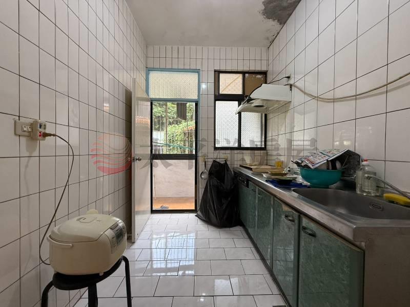 泰山買房賣屋明志國小旁方正三房,新北市泰山區明志路二段