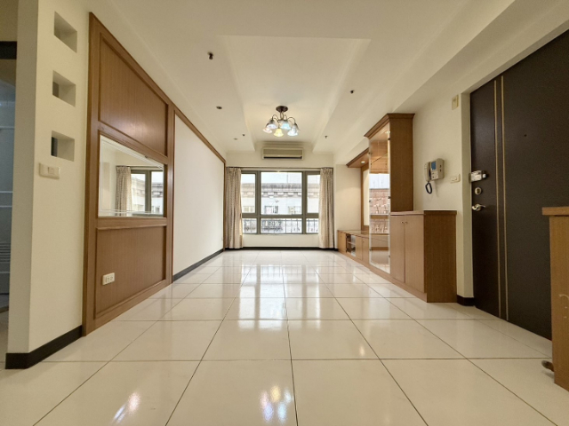 泰山買房賣屋法國愛樂邊間三房,新北市泰山區仁義路