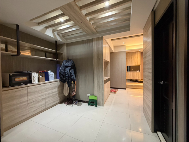 五股買房賣屋精緻美裝9年屋大2房,新北市五股區成泰路一段