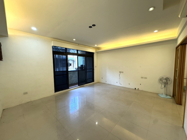 稀有市區貨梯透天廠房(工業用),新北市五股區成泰路二段