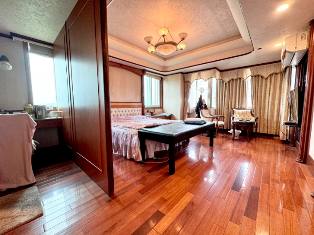 五股買房賣屋雙車位宮廷榮華大四房,新北市五股區成泰路一段