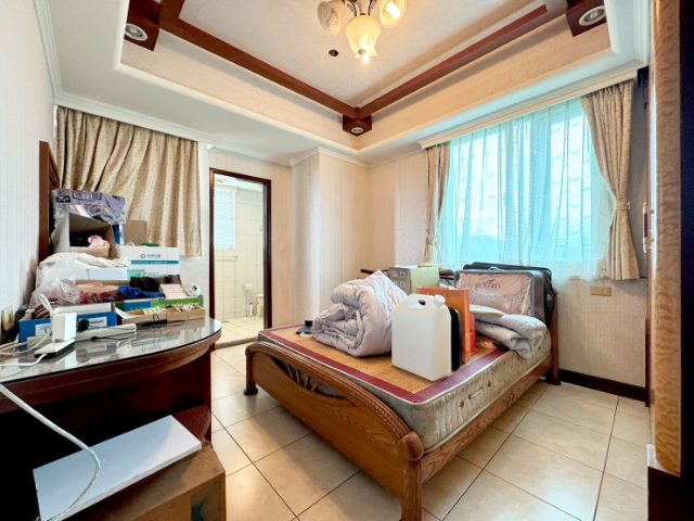 五股買房賣屋雙車位宮廷榮華大四房,新北市五股區成泰路一段