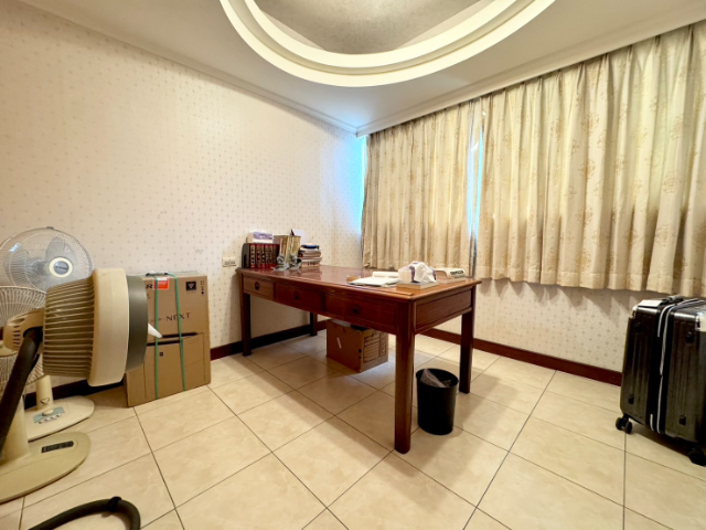 五股買房賣屋雙車位宮廷榮華大四房,新北市五股區成泰路一段