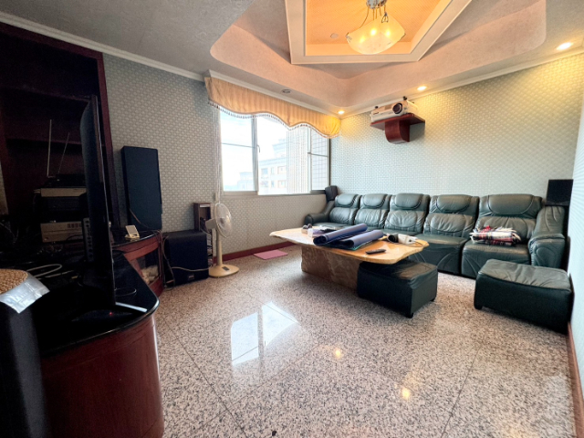 五股買房賣屋雙車位宮廷榮華大四房,新北市五股區成泰路一段