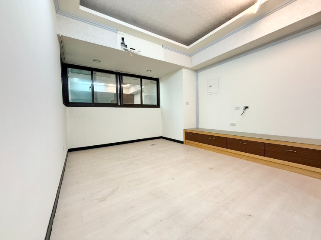 泰山買房賣屋未來塭仔圳邊間可碩四房車,新北市泰山區仁愛路