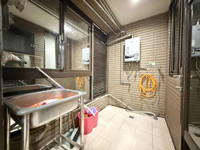 泰山買房賣屋未來塭仔圳邊間可碩四房車,新北市泰山區仁愛路