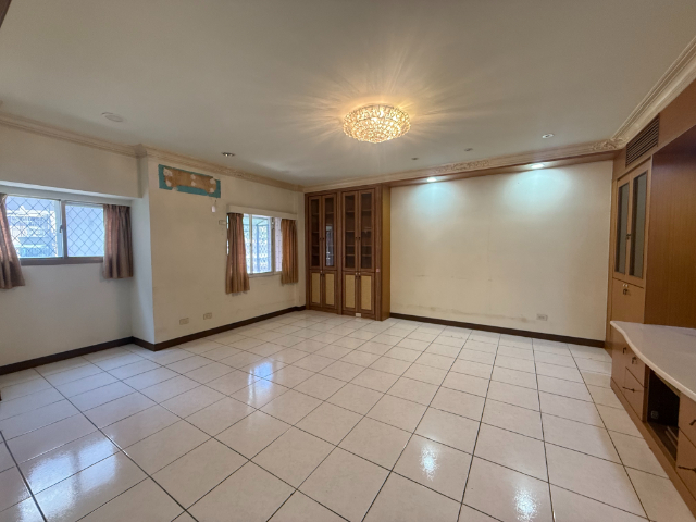 五股買房賣屋星洲挑高溫馨四房車,新北市五股區成泰路一段