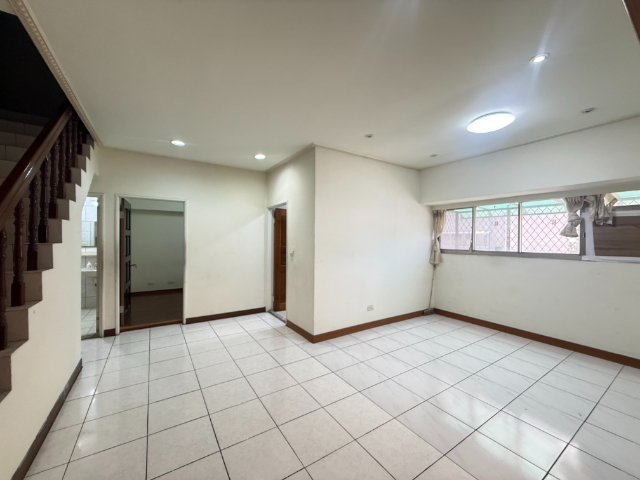 五股買房賣屋星洲挑高溫馨四房車,新北市五股區成泰路一段