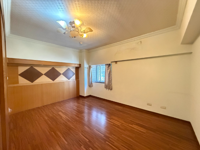 五股買房賣屋星洲挑高溫馨四房車,新北市五股區成泰路一段