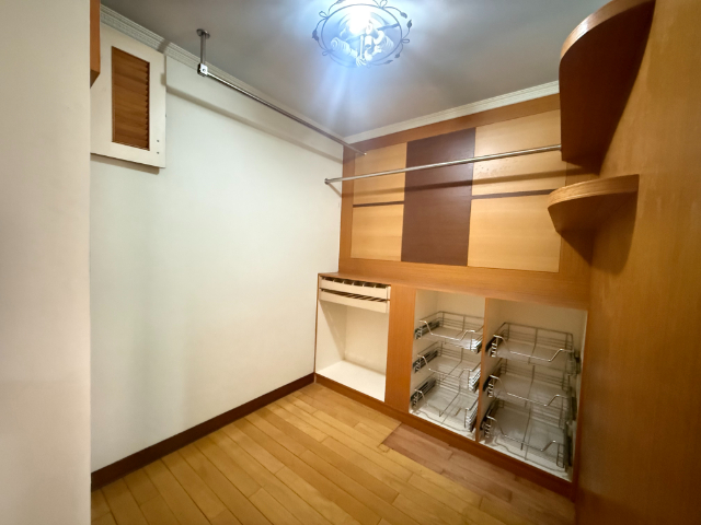 五股買房賣屋星洲挑高溫馨四房車,新北市五股區成泰路一段