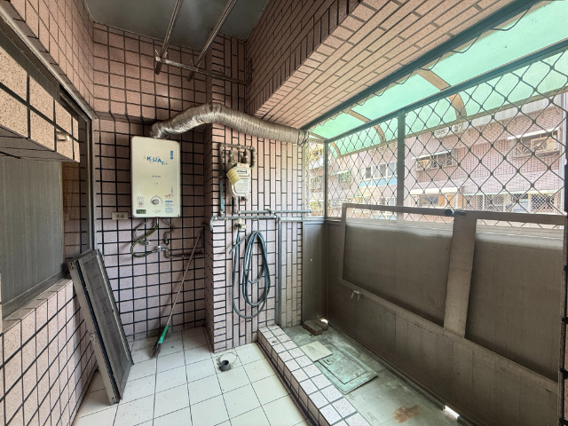 五股買房賣屋星洲挑高溫馨四房車,新北市五股區成泰路一段