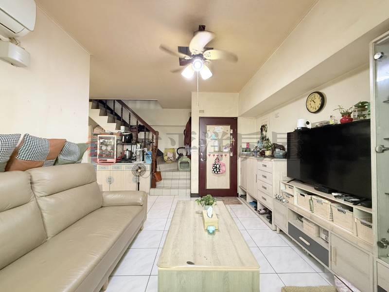 星洲挑高大空間四房大車位,新北市五股區成泰路一段