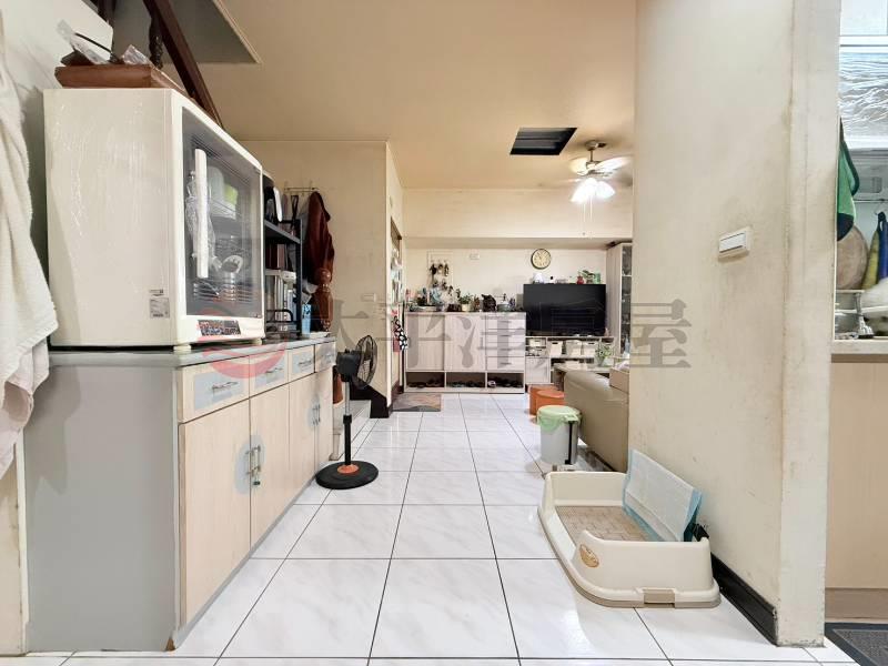 星洲挑高大空間四房大車位,新北市五股區成泰路一段