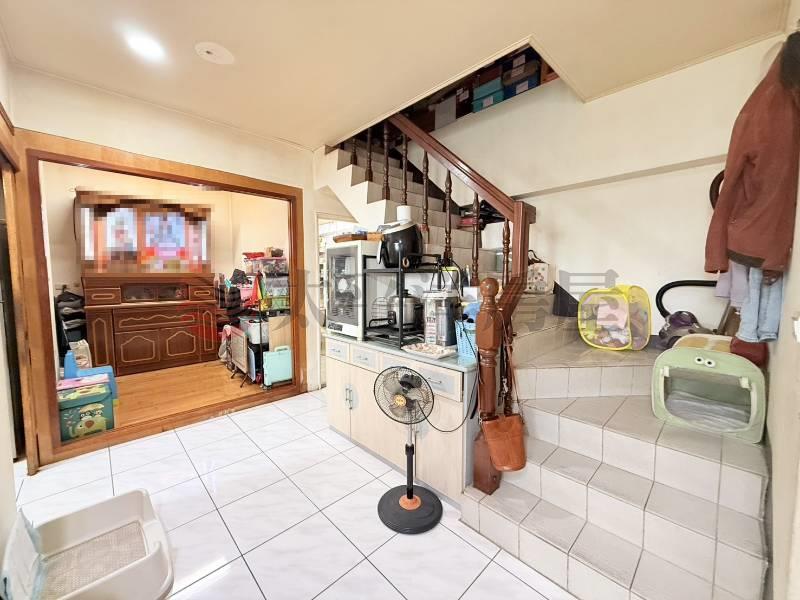 星洲挑高大空間四房大車位,新北市五股區成泰路一段