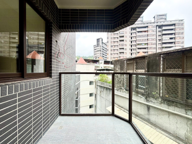 ☀泰山買房賣屋明志天璽．露臺戶採光兩房車,新北市泰山區明志路二段