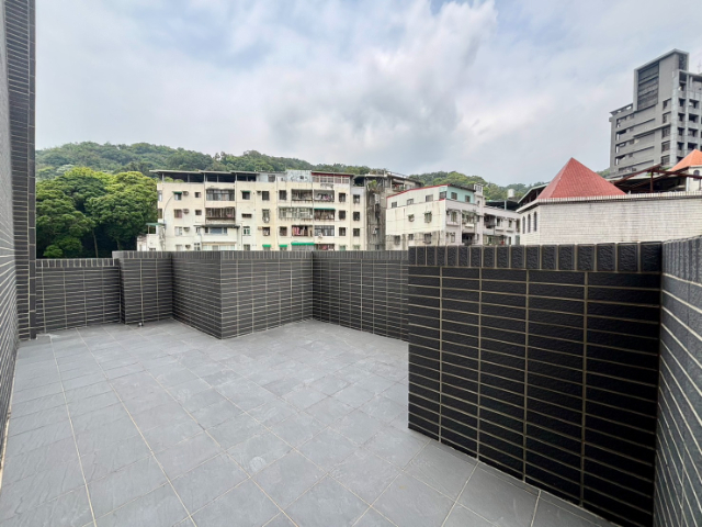 ☀泰山買房賣屋明志天璽．露臺戶採光兩房車,新北市泰山區明志路二段