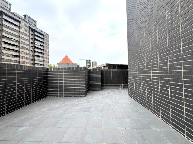 ☀泰山買房賣屋明志天璽．露臺戶採光兩房車,新北市泰山區明志路二段