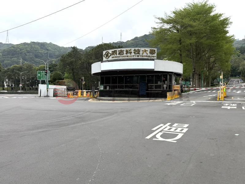 泰山買房賣屋漢口邊間方正前後陽台,新北市泰山區漢口街