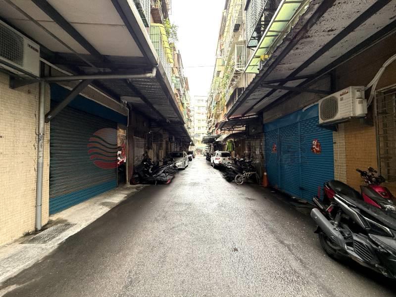 泰山買房賣屋活巷面寬邊間好停車壹樓,新北市五股區西雲路