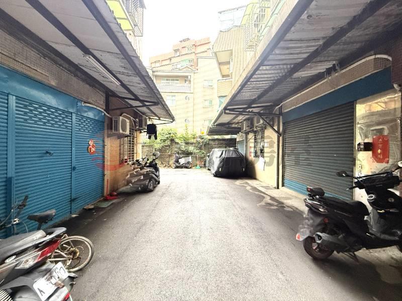 泰山買房賣屋活巷面寬邊間好停車壹樓,新北市五股區西雲路