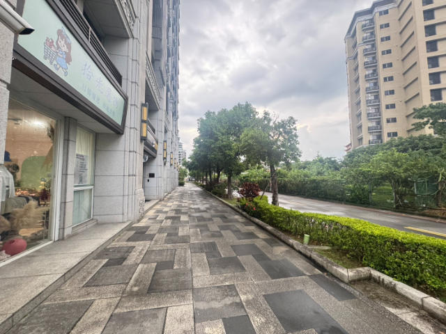 五股買房賣屋伯爵花園金店面,新北市五股區芳洲七路