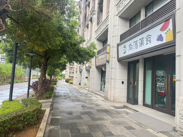 五股買房賣屋伯爵花園金店面,新北市五股區芳洲七路
