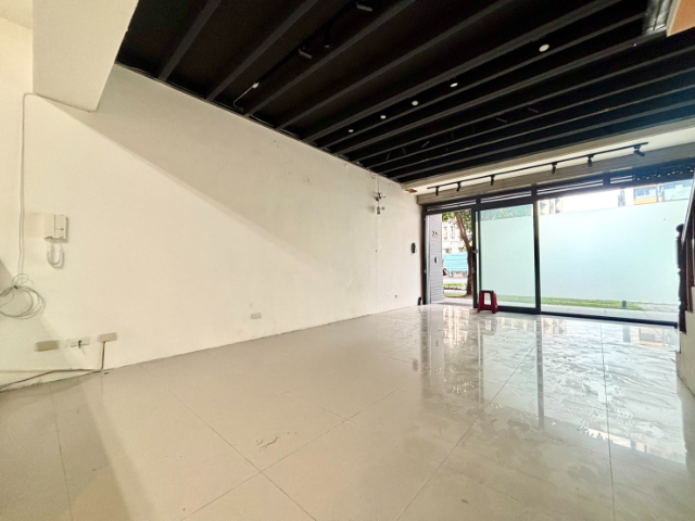 五股買房賣屋春城韻大面寬金店面,新北市五股區新五路二段