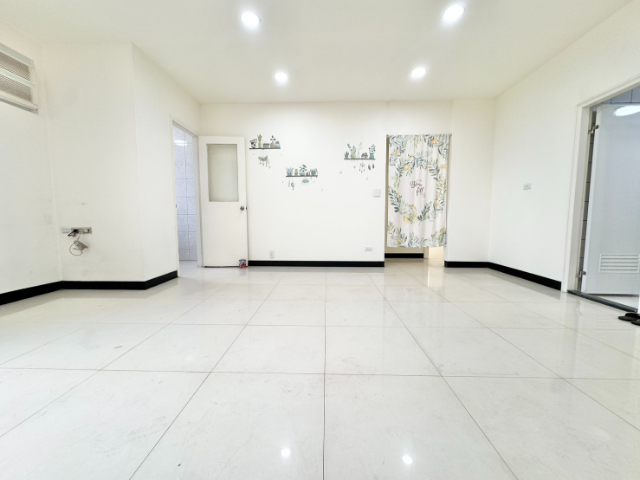 泰山買房賣屋低公設捷運旁華廈(工業用),新北市泰山區德安街
