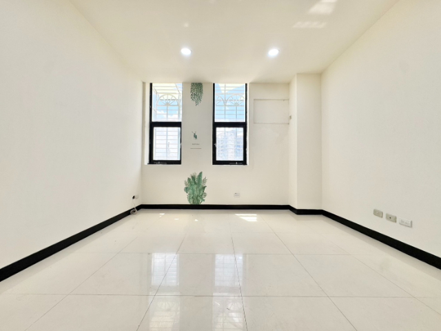 泰山買房賣屋低公設捷運旁華廈(工業用),新北市泰山區德安街