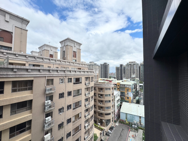 五股買房賣屋全新前後陽台大兩房車,新北市五股區西雲路