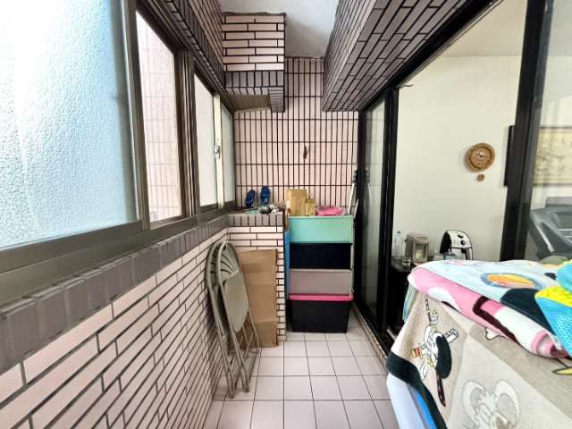 五股買房賣屋7%低公設電梯三房,新北市五股區凌雲路一段