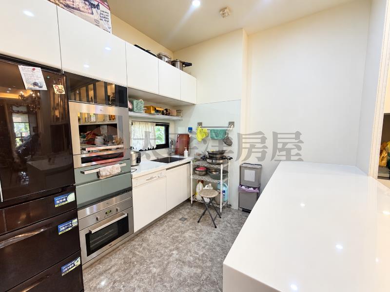 飯店式管理稀有電梯透天含車庫,新北市五股區水碓一路