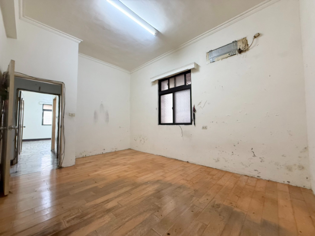 泰山買房賣屋10米大面寬邊間採光一樓,新北市泰山區泰林路二段